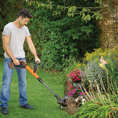 Black and Decker - Trimmer electric cu fir 30CM 18V 40Ah POWER COMMAND - STC1840EPC