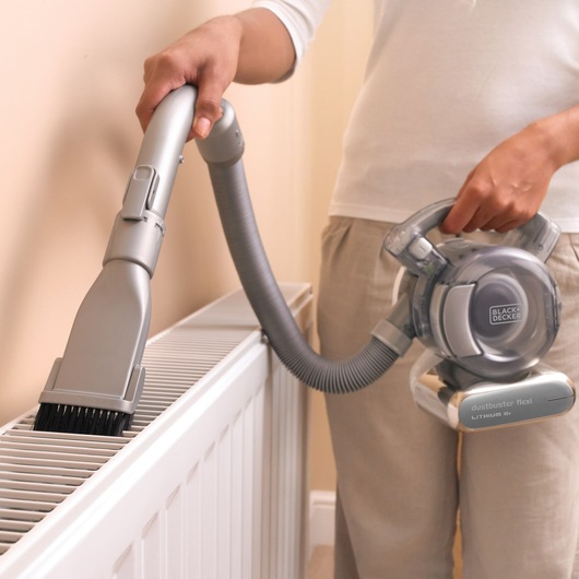 BLACKDECKER PD1820L handheld vacuum cleaning radiator with flexible hose and brush attachment.